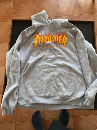 Sudadera thrasher gris de segunda mano por 40 EUR en San Cristóbal de La  Laguna en WALLAPOP