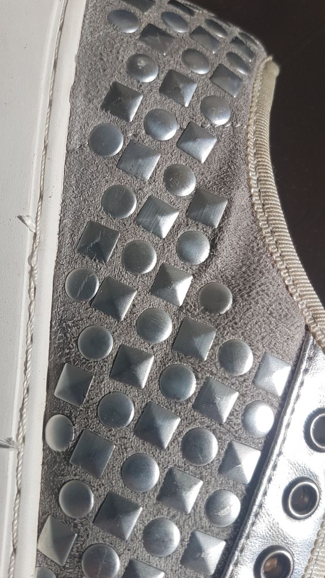 Zapatillas plateadas