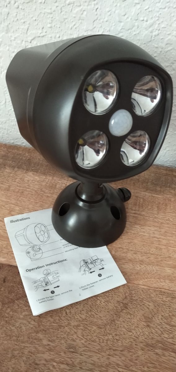 Lámpara con sensor de movimiento