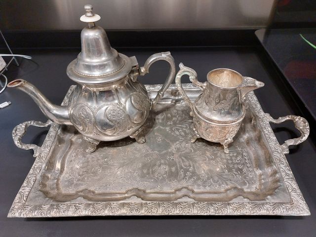 bandeja,tetera y lechera