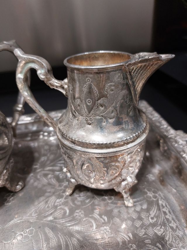 bandeja,tetera y lechera