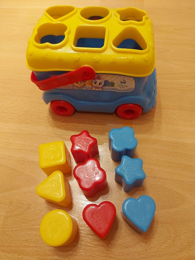 Autobús Disney baby con formas geométricas