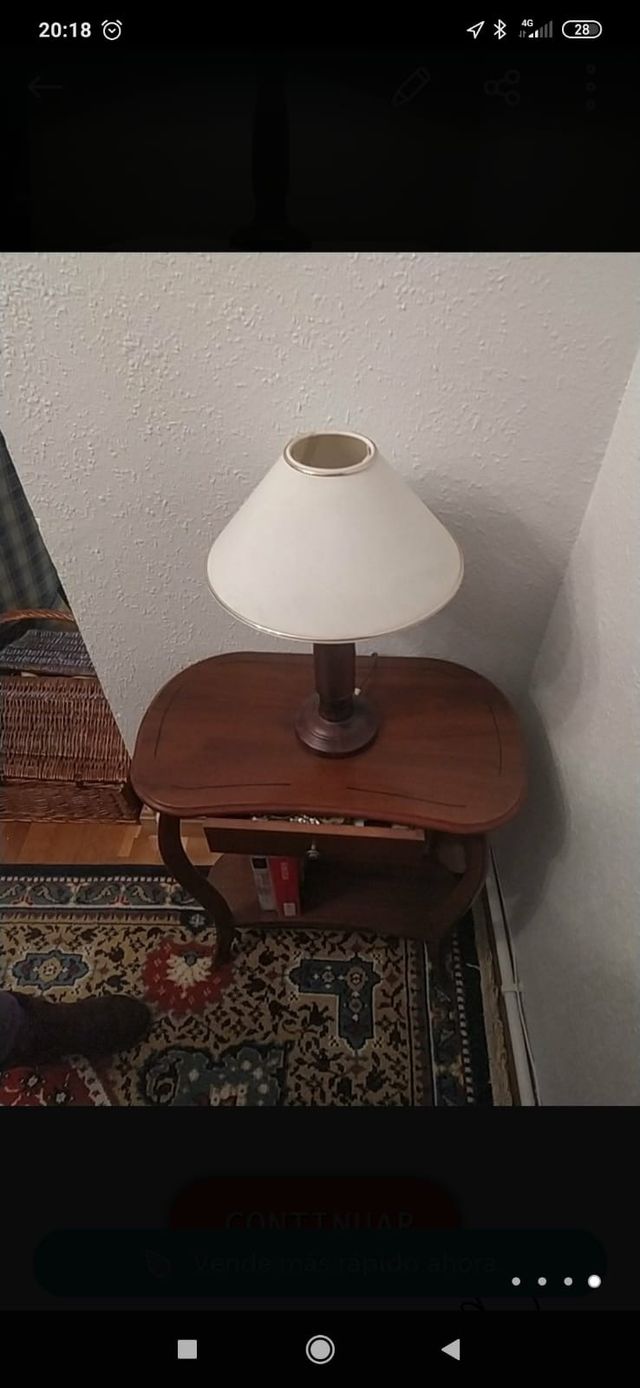 Mesilla auxiliar con cajón y lámpara incluida