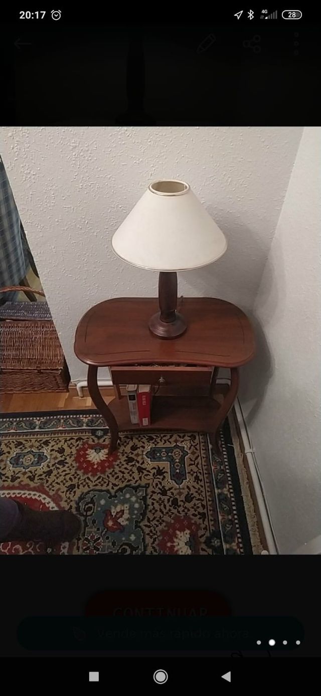 Mesilla auxiliar con cajón y lámpara incluida