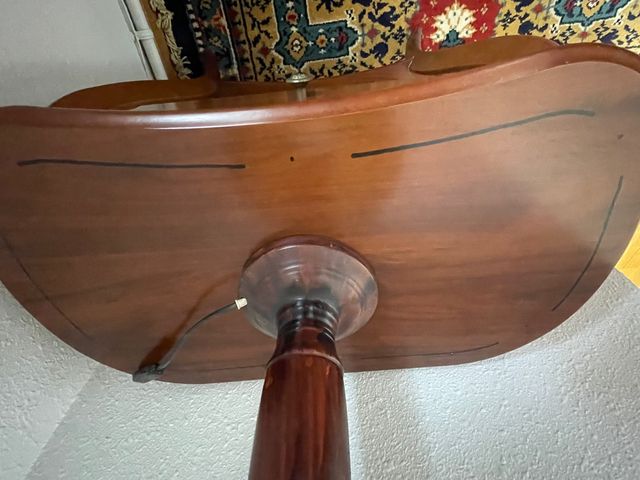 Mesilla auxiliar con cajón y lámpara incluida