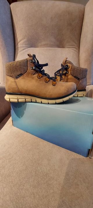 Botas de montaña de mujer Skechers antideslizante de segunda mano por 65  EUR en Montornès del Vallès en WALLAPOP