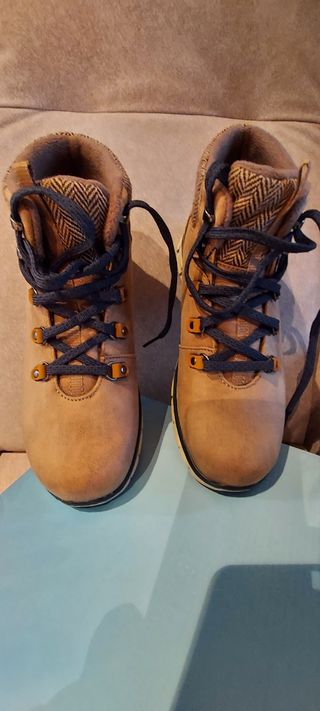 Botas de montaña de mujer Skechers antideslizante de segunda mano por 65  EUR en Montornès del Vallès en WALLAPOP