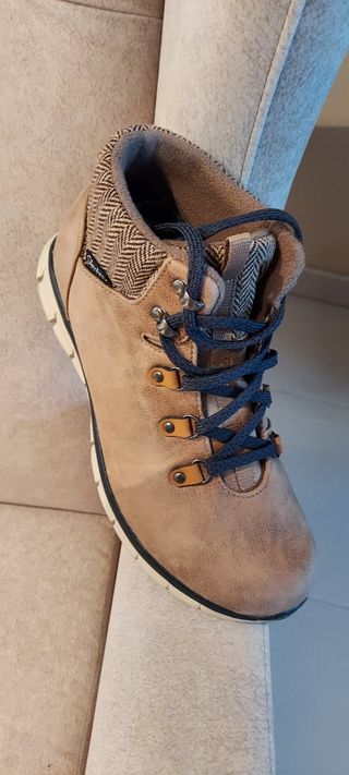 Botas de montaña de mujer Skechers antideslizante de segunda mano por 65  EUR en Montornès del Vallès en WALLAPOP