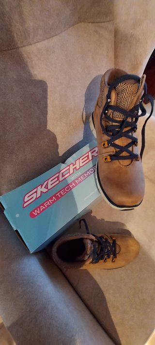 Botas de montaña de mujer Skechers antideslizante de segunda mano por 65  EUR en Montornès del Vallès en WALLAPOP