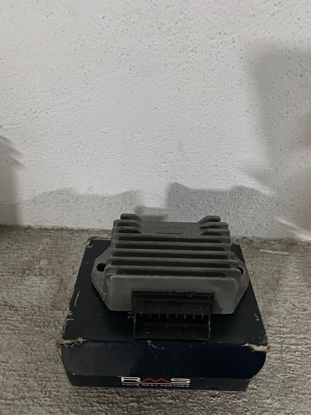 Vendo lote de piezas o cambio por escape