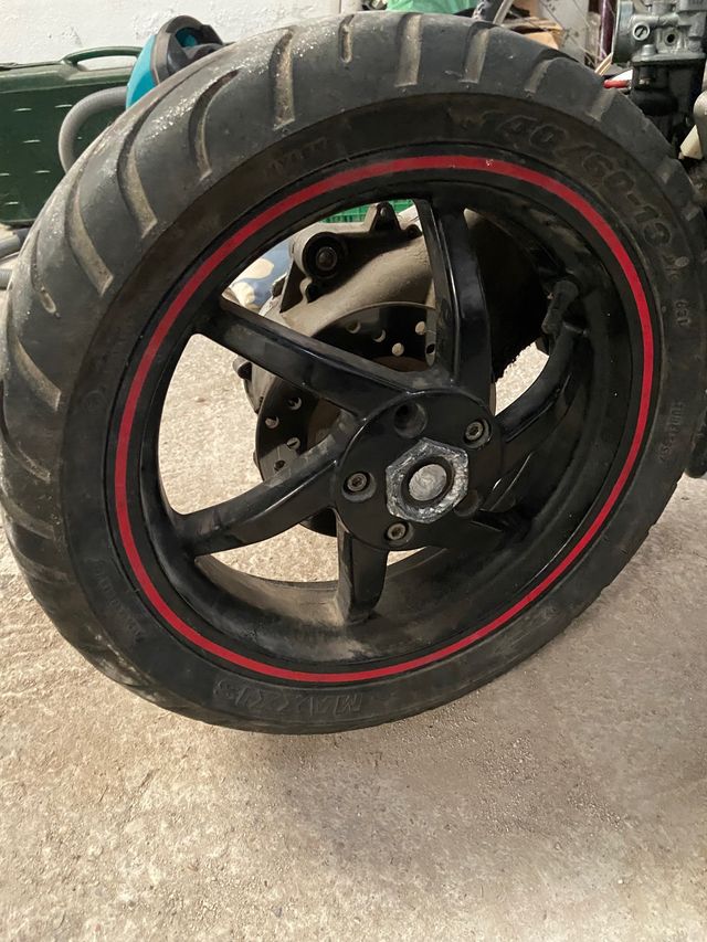 Vendo lote de piezas o cambio por escape