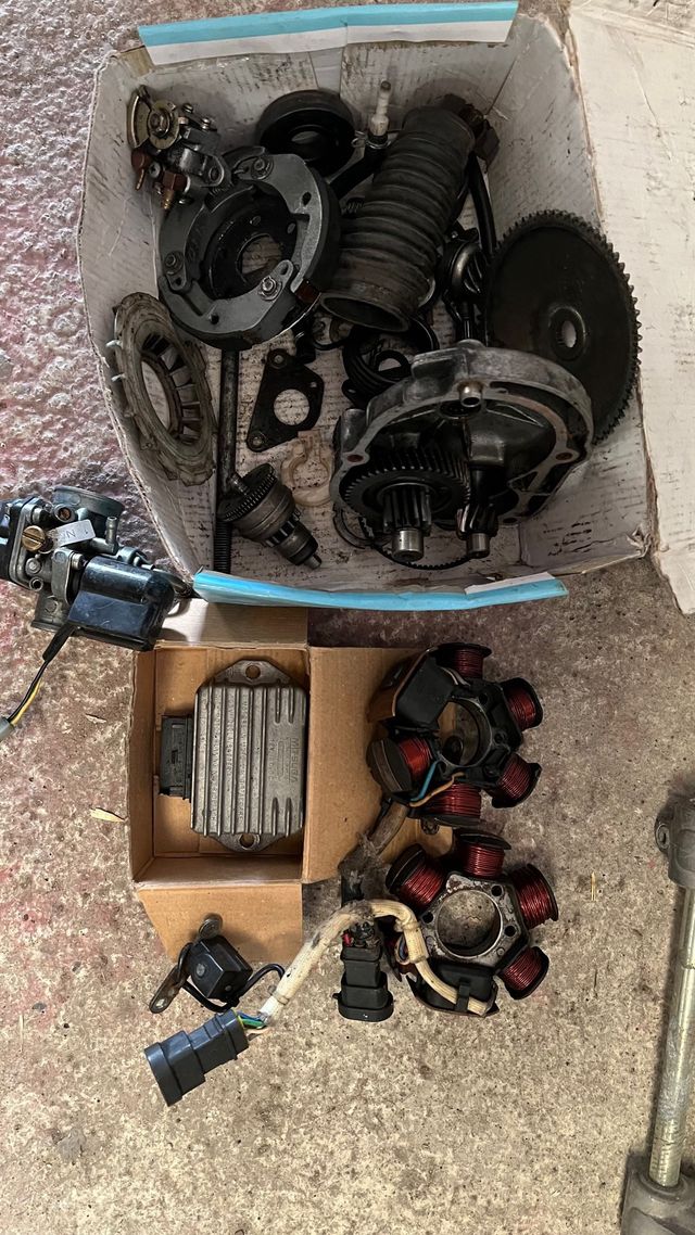 Vendo lote de piezas o cambio por escape