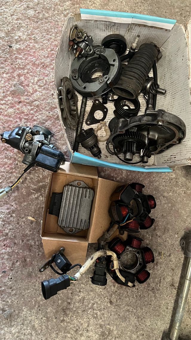 Vendo lote de piezas o cambio por escape