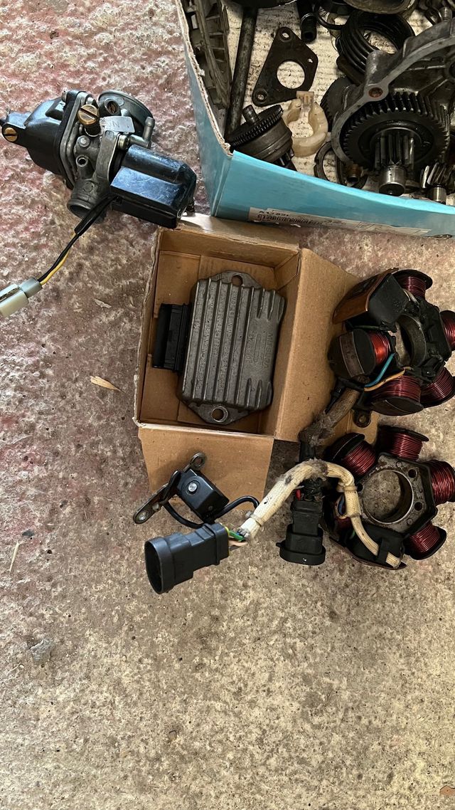 Vendo lote de piezas o cambio por escape