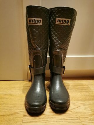 Botas agua Mustang mujer gris de segunda mano por 30 EUR en Oviedo en  WALLAPOP