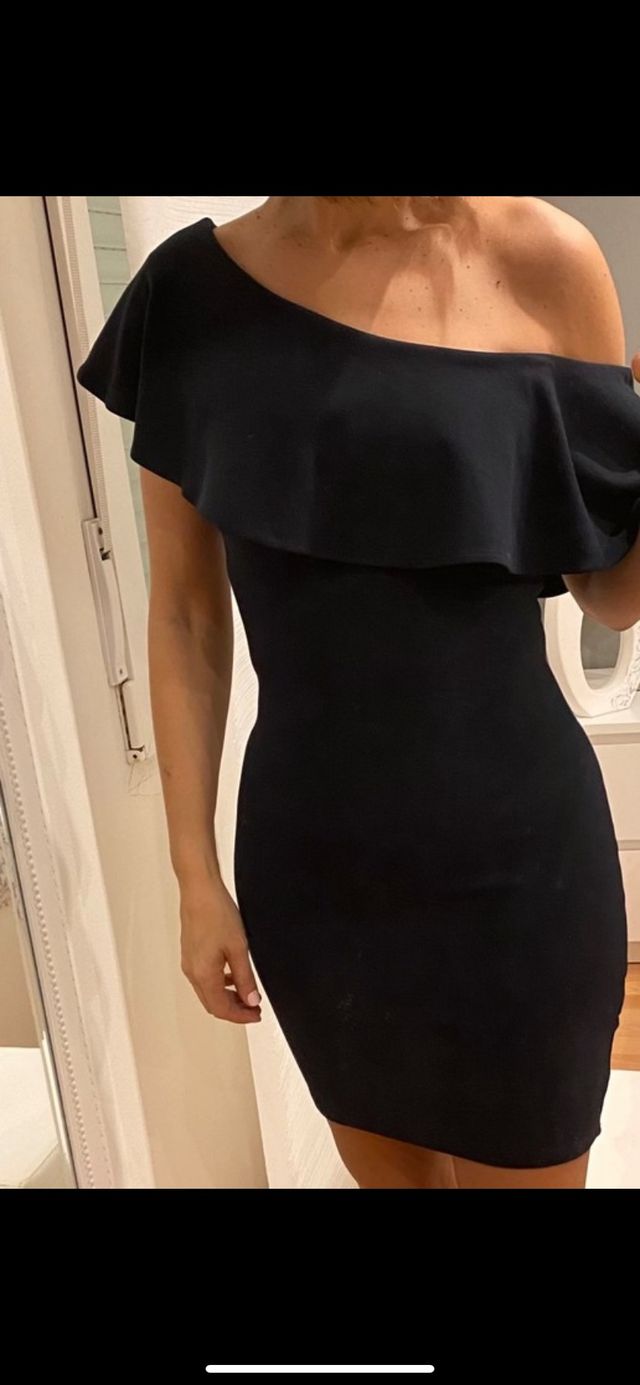 Vestido negro asimétrico. Green Coast. 