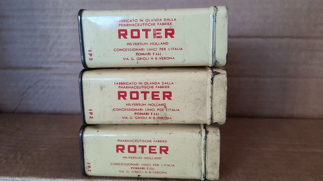 Roter 3 pezzi.Scritte tutte in maiuscolo. 