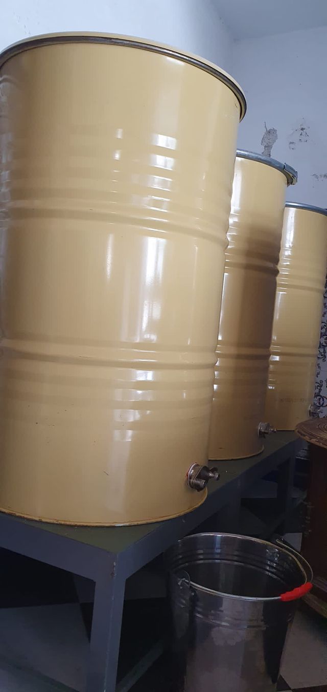 Bidon alimentario con grifo, madurador