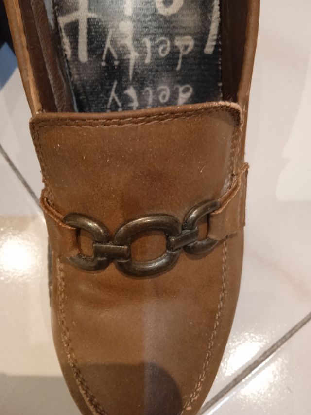 Zapatos marrones de mujer con ebilla n. 39