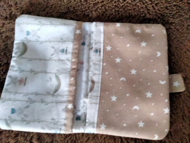 cambiador y cartera de pañales y toallitas