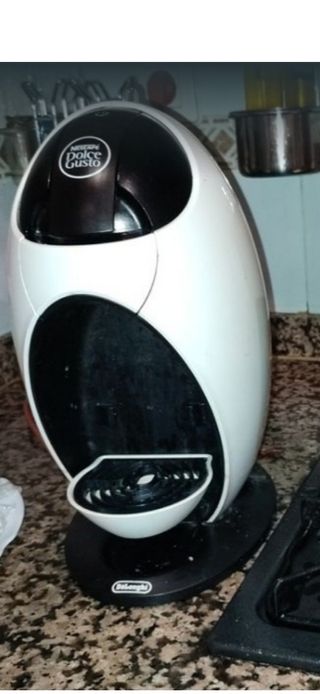Dolce gusto cafetera estropeada de segunda mano por 8 EUR en Valencia en  WALLAPOP