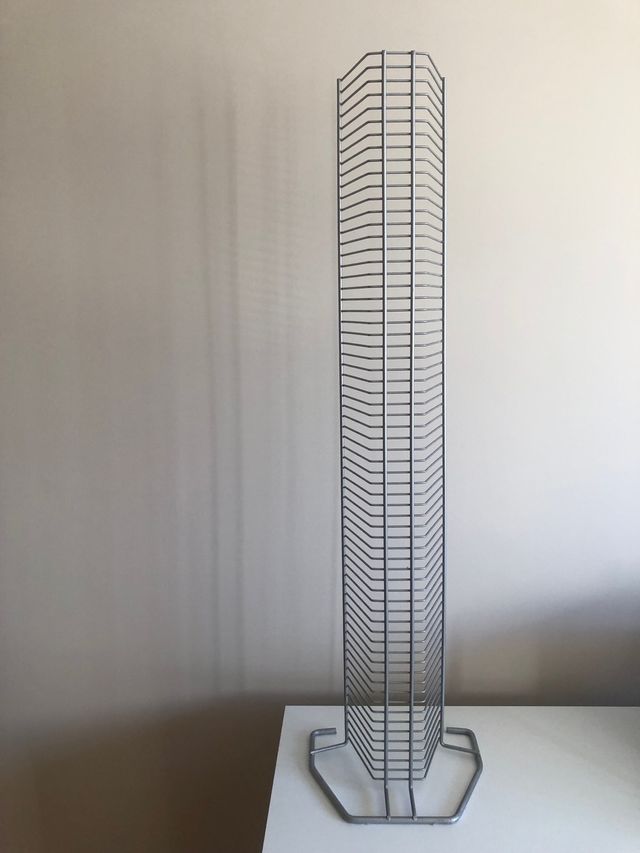 Soporte de pie para colocar CD's