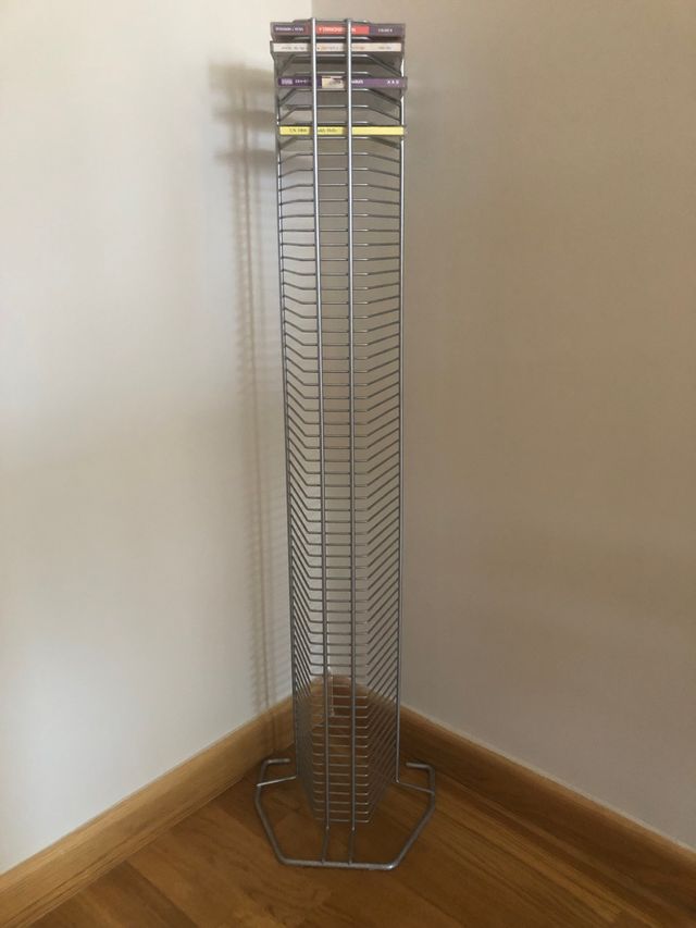 Soporte de pie para colocar CD's
