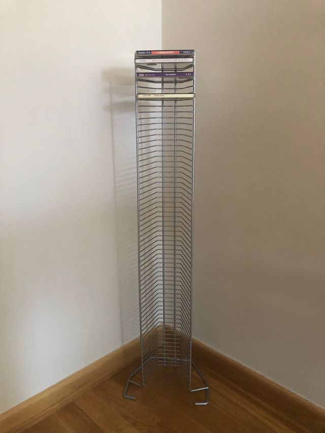 Soporte de pie para colocar CD's