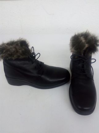 Botines forrados NUEVOS! de segunda mano por 18 EUR en Colmenar Viejo en  WALLAPOP