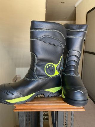 Bota de seguridad de segunda mano por 95 EUR en Burjassot en WALLAPOP
