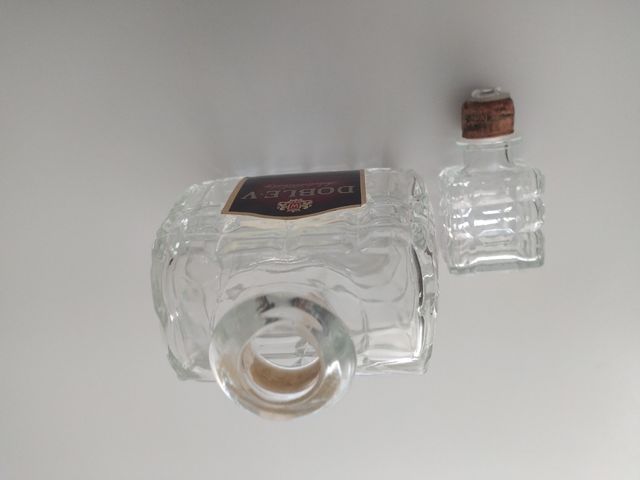 antigua botella whiskey doble v