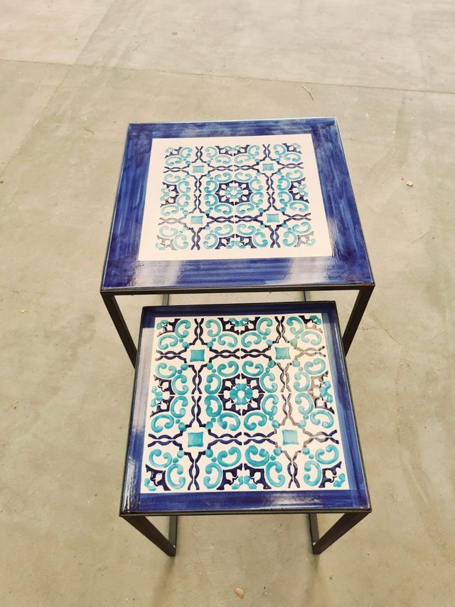 tavolo e sgabello ferro battuto e mattonella