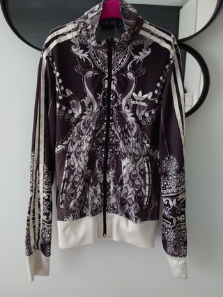 Chaqueta Adidas estampada de segunda mano por 18 EUR en Tarrega en WALLAPOP