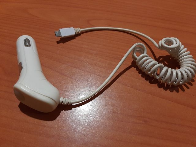 Cable mechero micro USB y USB extra
