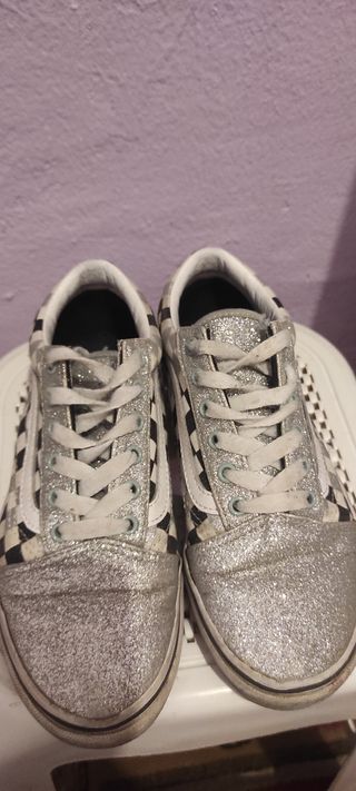 Zapatillas Vans (sin caja)TALLA 35 de segunda mano por 27 EUR en Madrid en  WALLAPOP