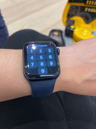 Apple watch series 6 azul marino con cargador de segunda mano por 275 EUR  en Madrid en WALLAPOP
