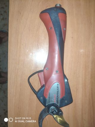 Tijeras electricas de segunda mano por 550 EUR en Mota del Cuervo en  WALLAPOP