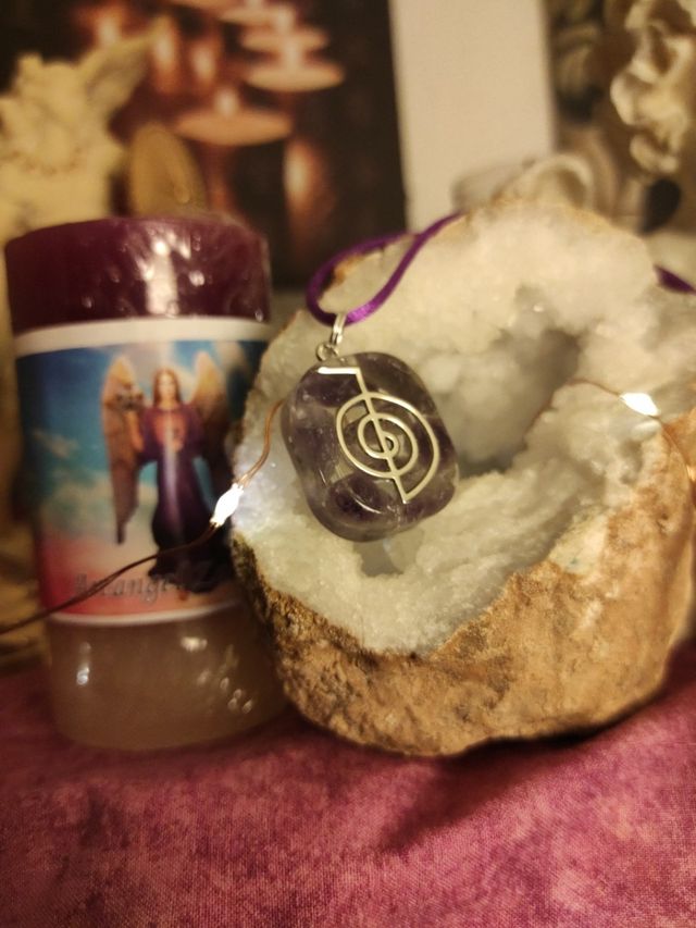Ciondolo in ametista naturale con Reiki