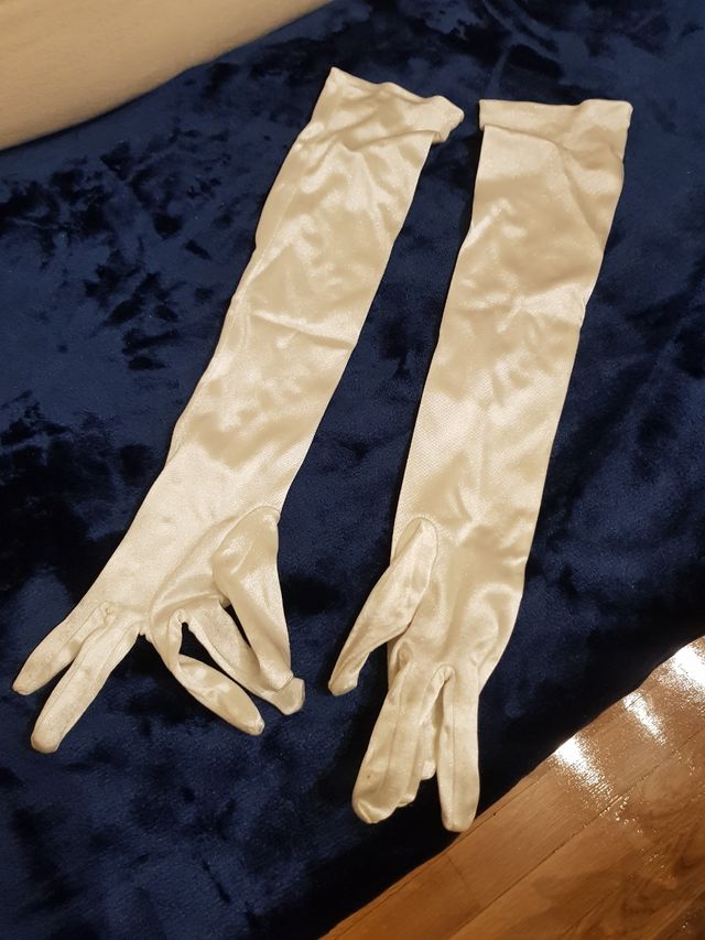 Disfraz sombrero y chal imitación piel.