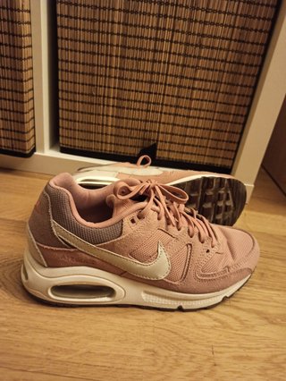 Nike Air Max command de segunda mano por 25 EUR en Madrid en WALLAPOP