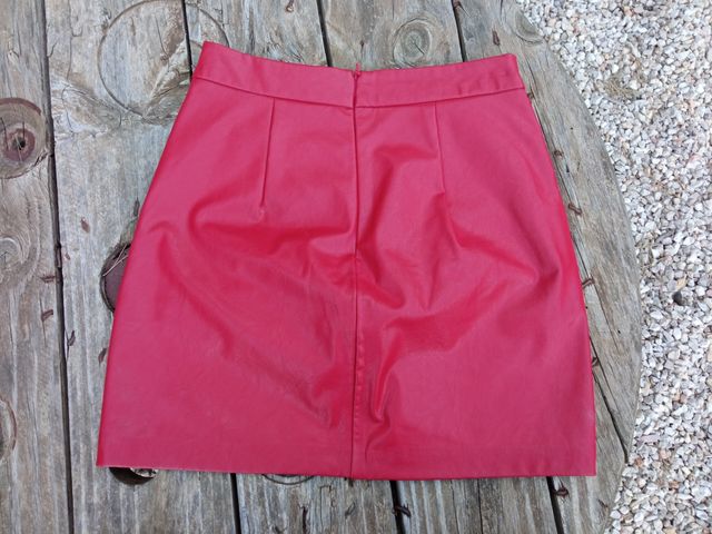 falda polipiel stradivarius