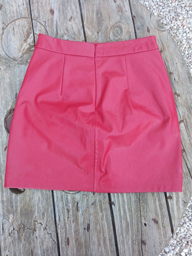 falda polipiel stradivarius