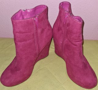 Botines fucsia de cuña de segunda mano por 12 EUR en La Almunia de Doña  Godina en WALLAPOP