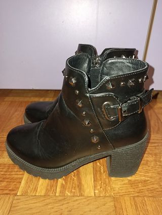 Botines xti tachuelas talla 36 de segunda mano por 4 EUR en Madrid en  WALLAPOP