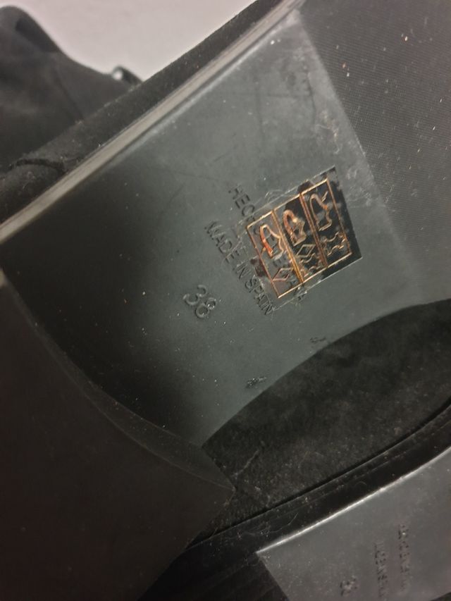 BOTAS DE PIEL COLOR NEGRO