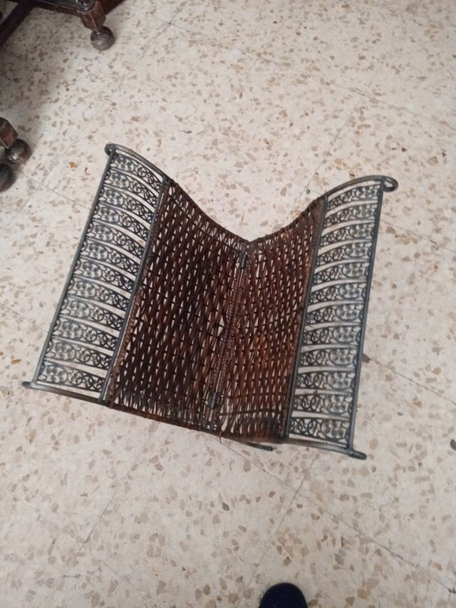 revistero de forja y mimbre
