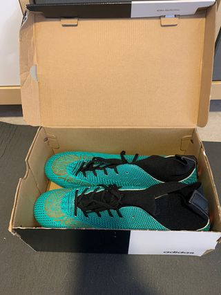Botas de fútbol talla 47 de segunda mano por 20 EUR en Málaga en WALLAPOP