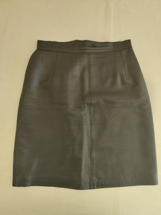 Falda de mujer de piel