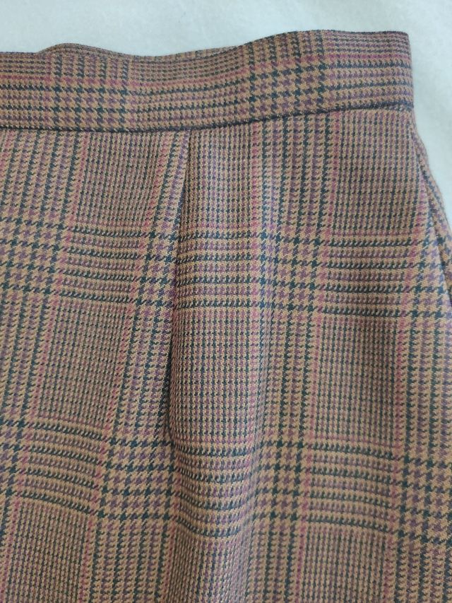 Falda corta de señora.