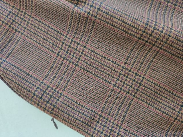 Falda corta de señora.